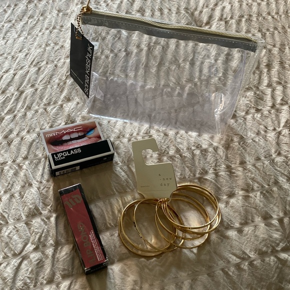 Urban Decay Other - Goodie bag!!